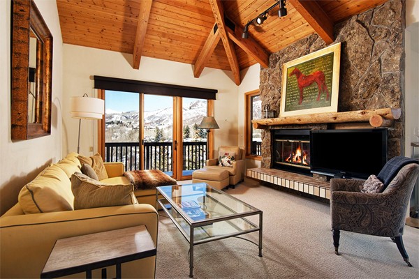 Top 5 Vacation Rentals with Cozy Fireplaces